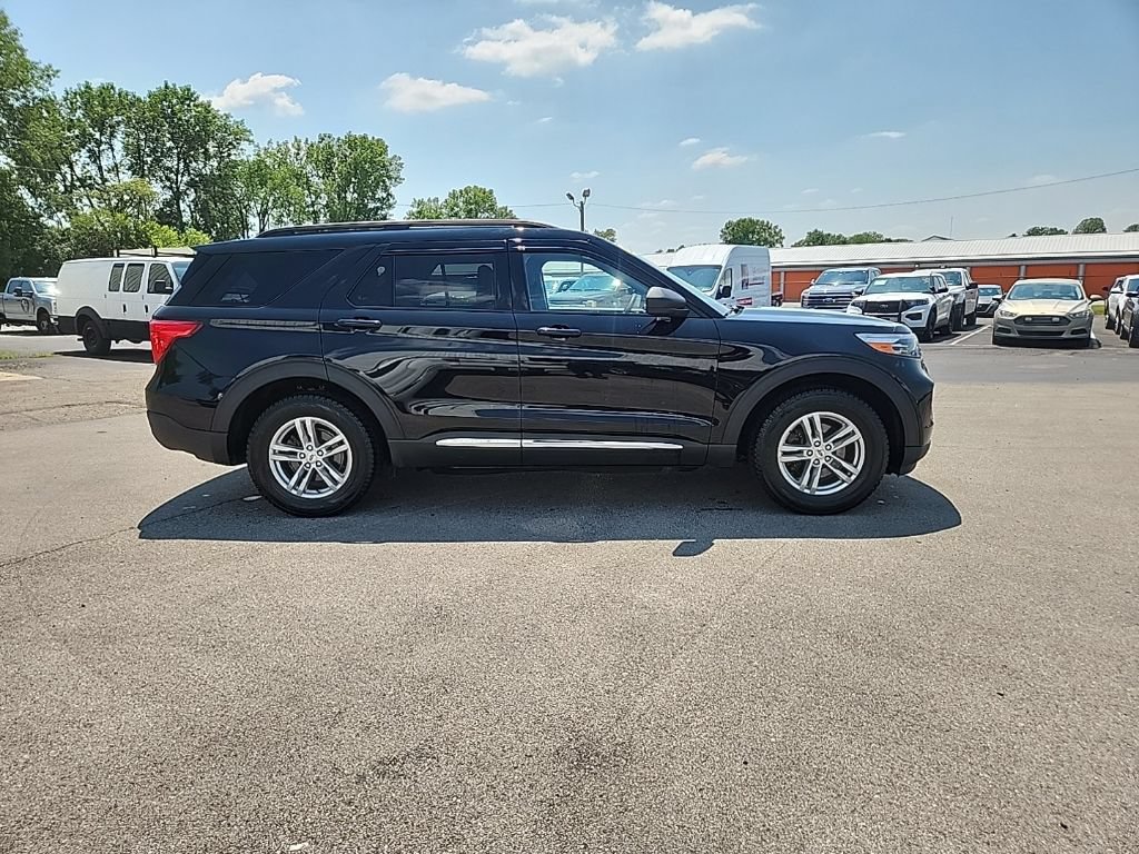 Used 2022 Ford Explorer XLT AWD/4WD image 4