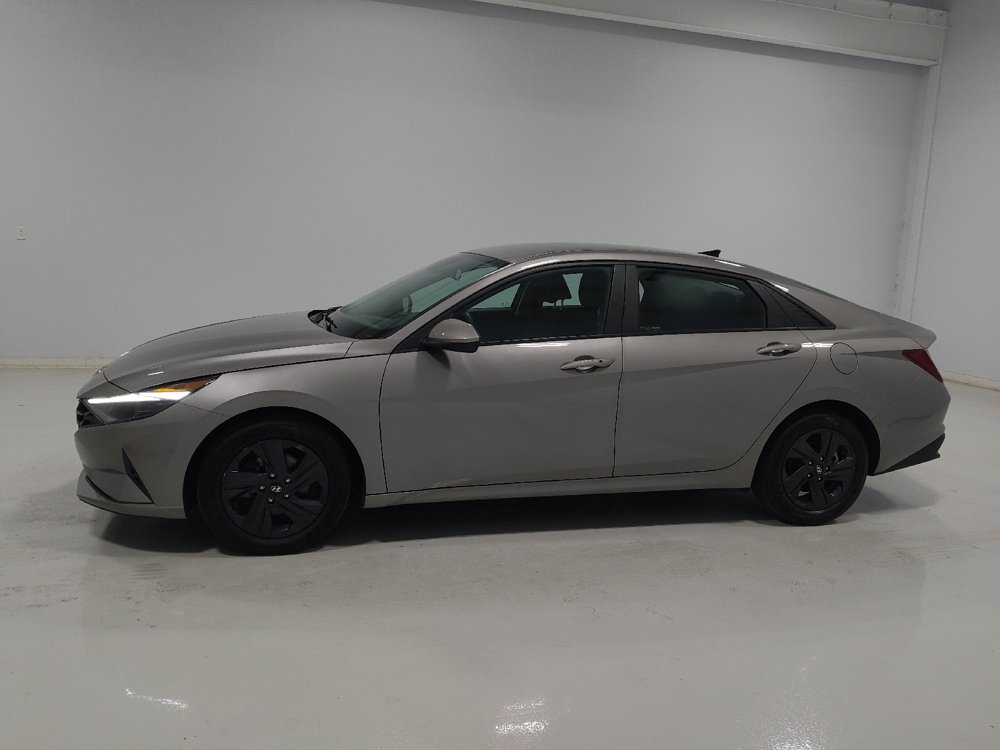 Used 2023 Hyundai Elantra SEL FWD image 2