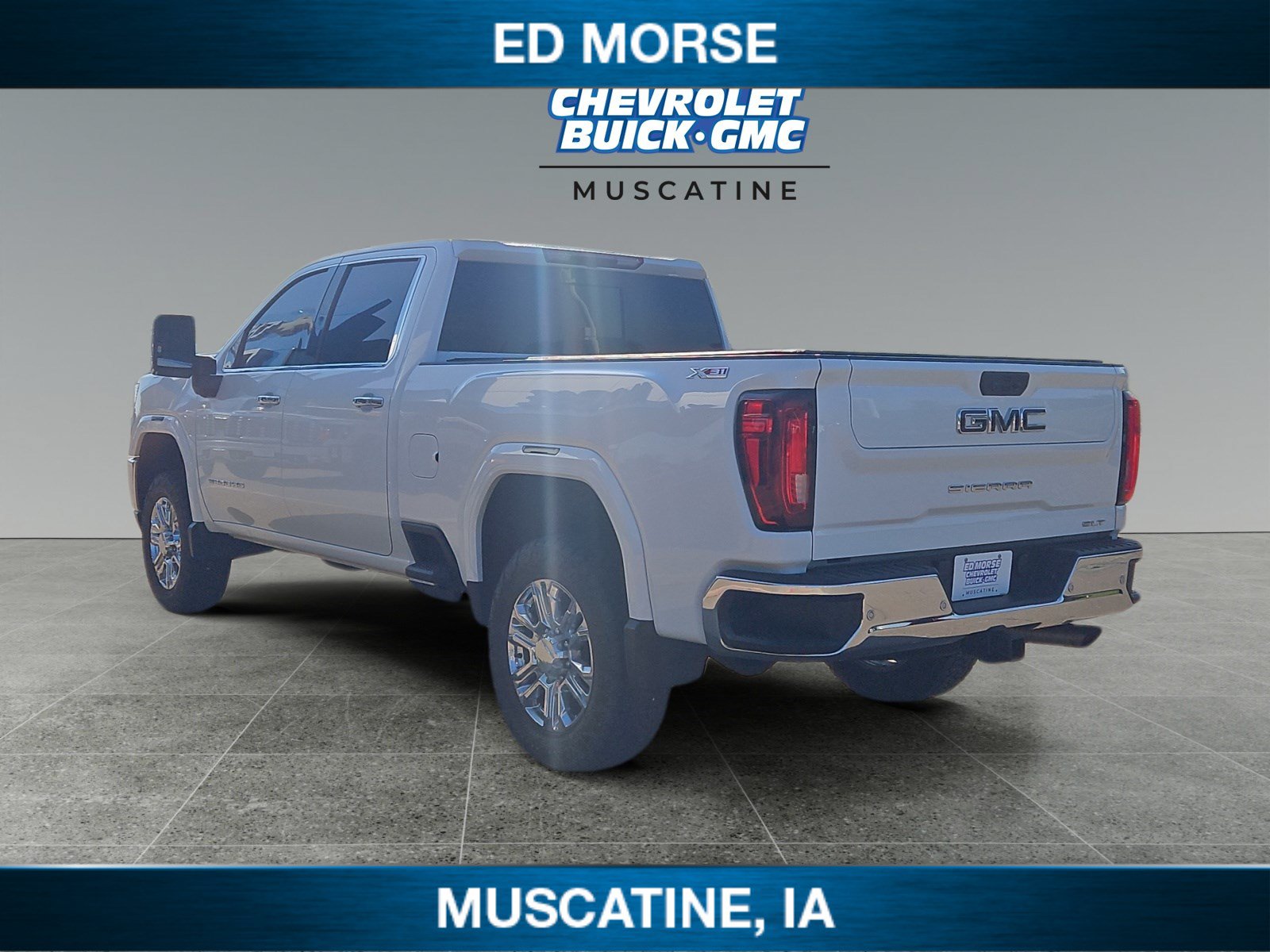Used 2022 GMC Sierra 2500 SLT w/ SLT Preferred Package AWD/4WD image 3