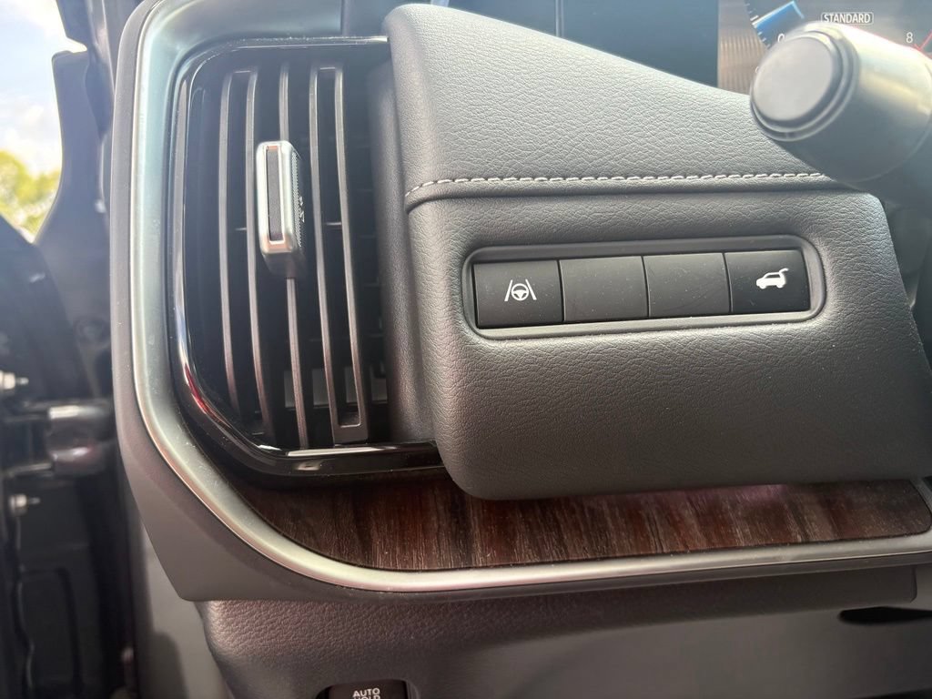 Used 2025 Nissan Armada Platinum RWD image 14