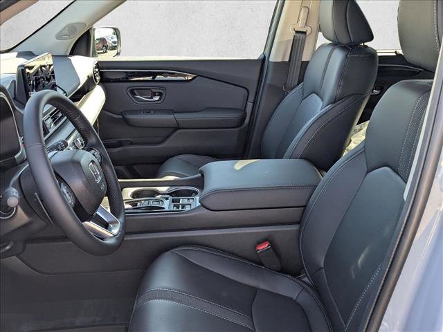 New 2025 Honda Pilot Touring image 4