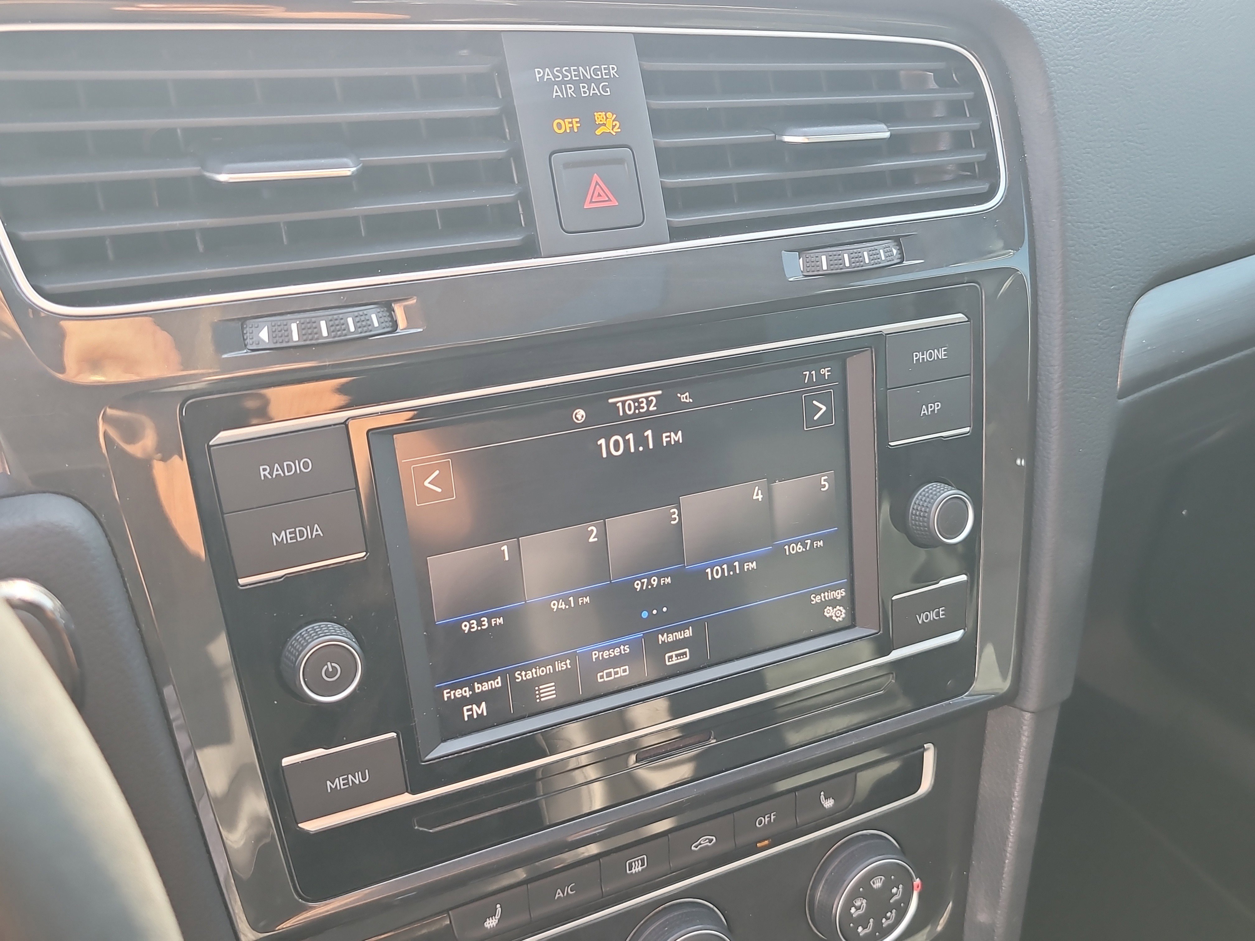 Used 2021 Volkswagen Golf 4-Door image 21