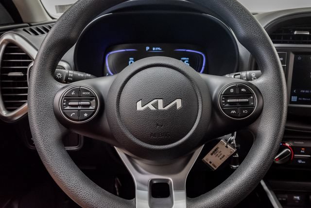 Used 2025 Kia Soul LX w/ LX Technology Package FWD image 12