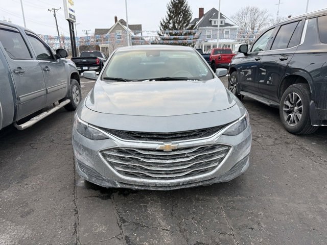 Used 2025 Chevrolet Malibu LT image 2