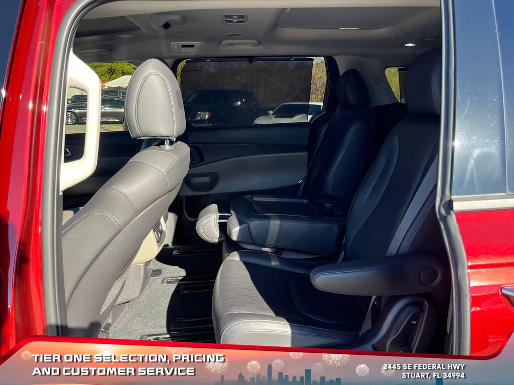 Used 2025 Kia Carnival SX image 11