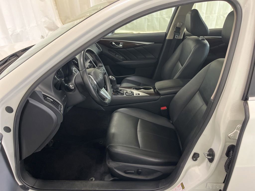 Used 2018 INFINITI Q50 Luxe w/ Cargo Package (L95) AWD/4WD image 4