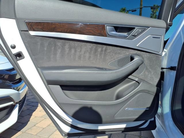 Used 2014 Audi S8 image 22