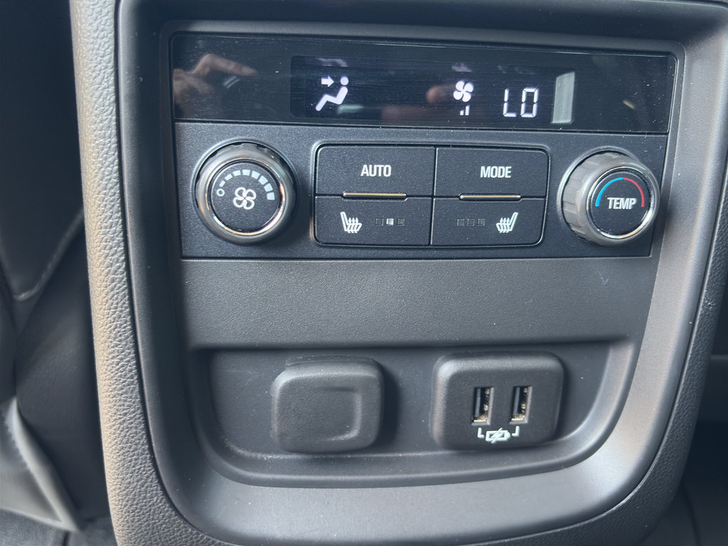 Used 2020 Buick Envision Essence w/ LPO, Cargo Package FWD image 17