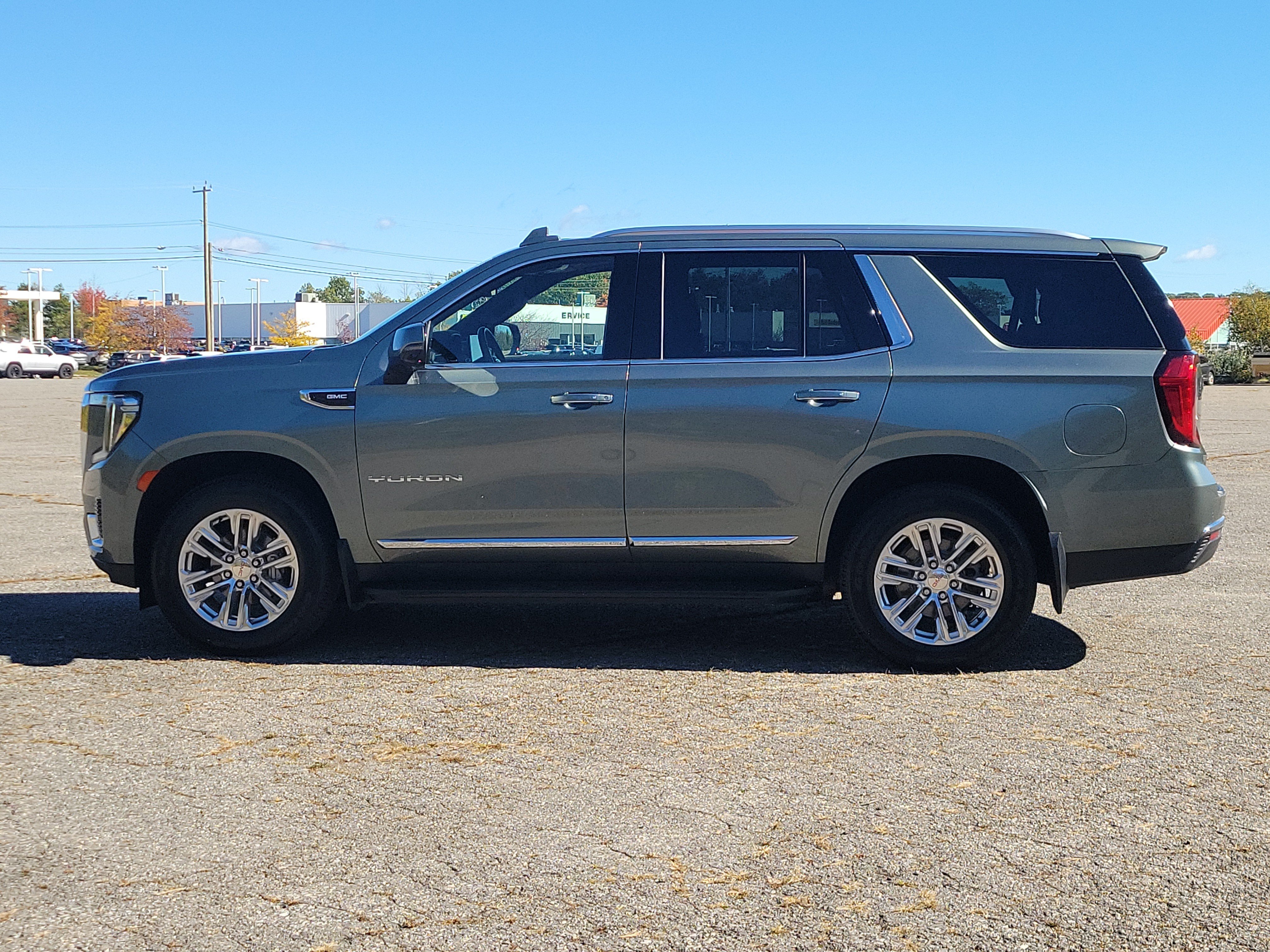 Used 2023 GMC Yukon SLT w/ SLT Premium Package AWD/4WD image 8