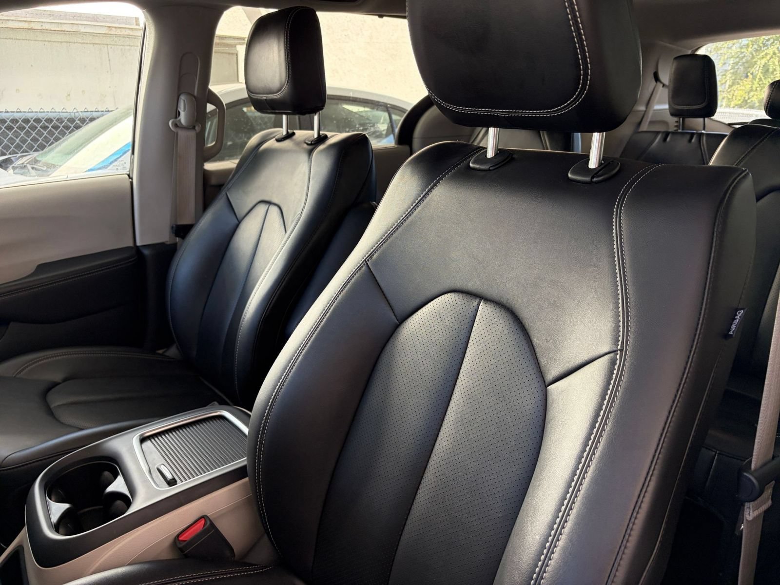 Used 2024 Chrysler Pacifica Touring-L FWD image 37