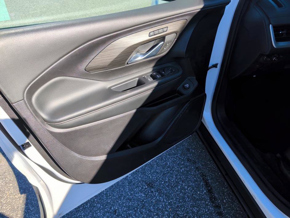 Used 2024 GMC Terrain SLT image 16