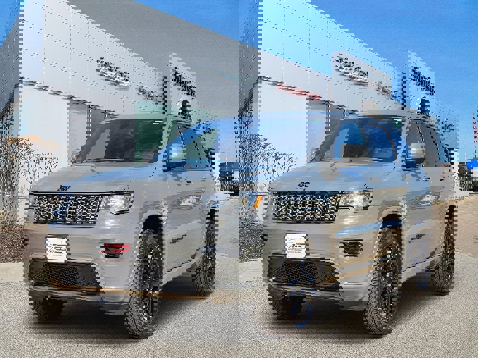 Used 2020 Jeep Grand Cherokee Altitude image 2