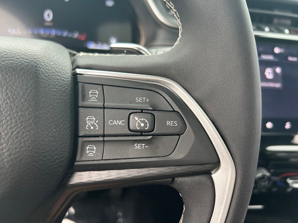 Used 2024 Jeep Grand Cherokee Laredo X image 17