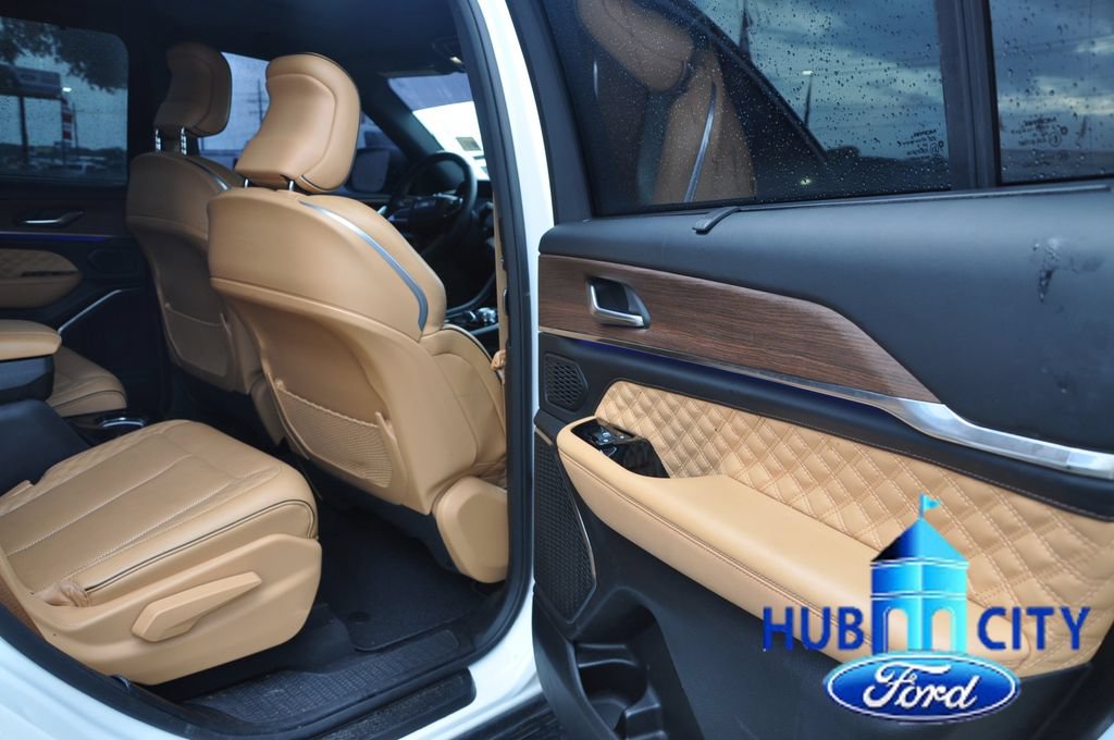 Used 2023 Jeep Grand Cherokee L Summit w/ Advanced Protech Group IV AWD/4WD image 15