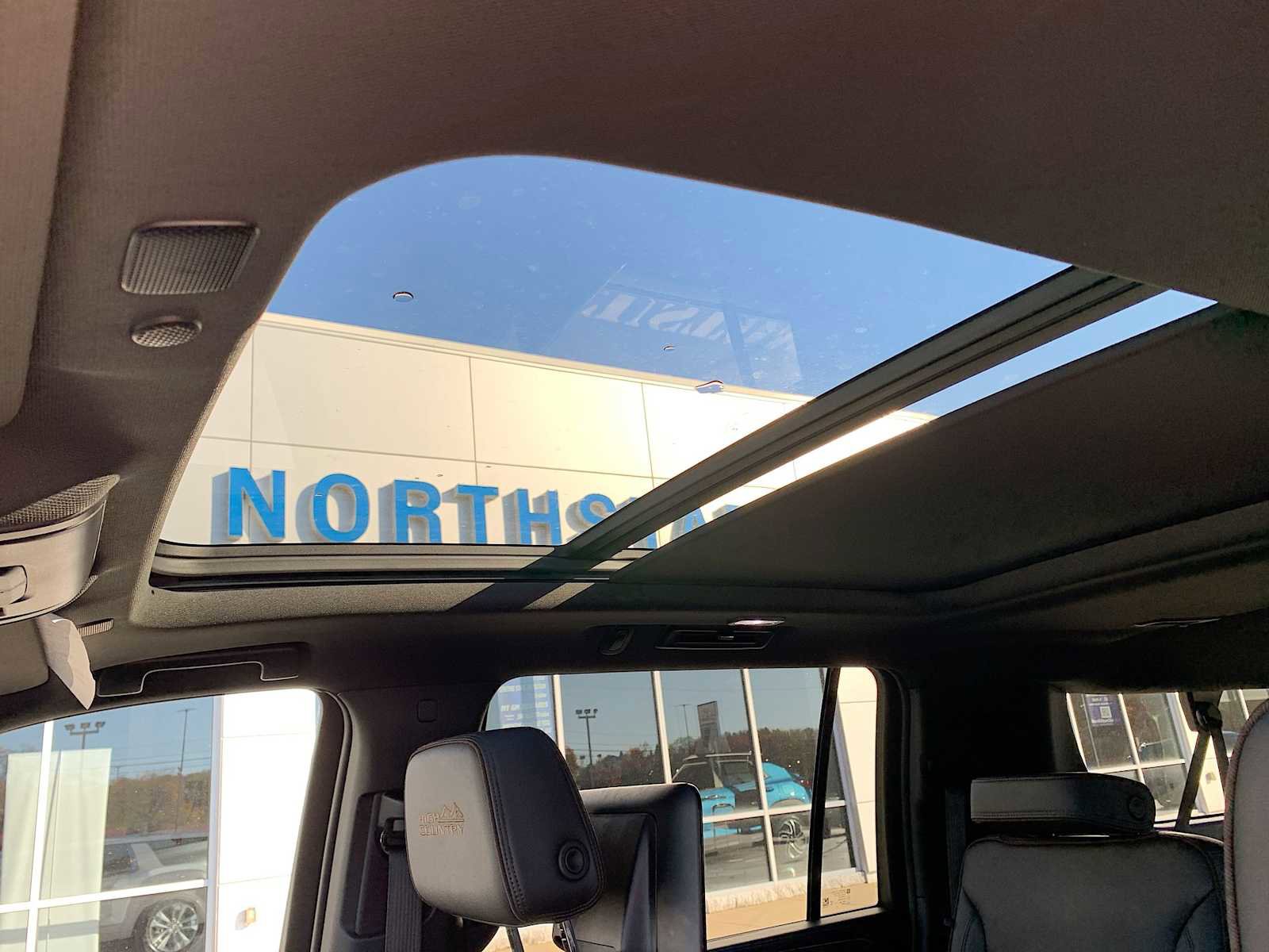 Certified 2023 Chevrolet Suburban High Country image 19