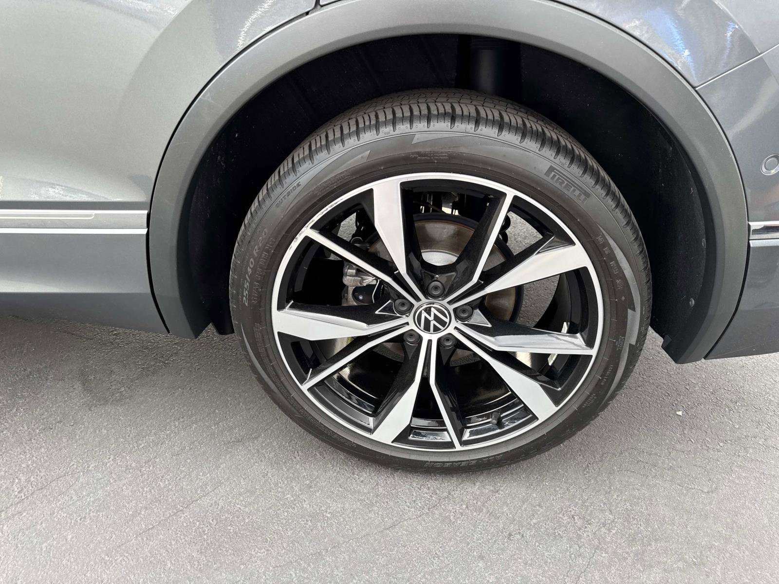 Certified 2023 Volkswagen Tiguan SEL R-Line image 6