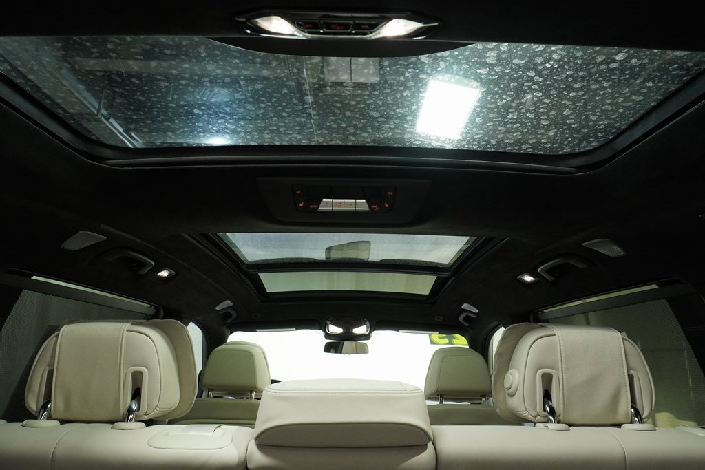 Used 2025 BMW X7 M60i image 9