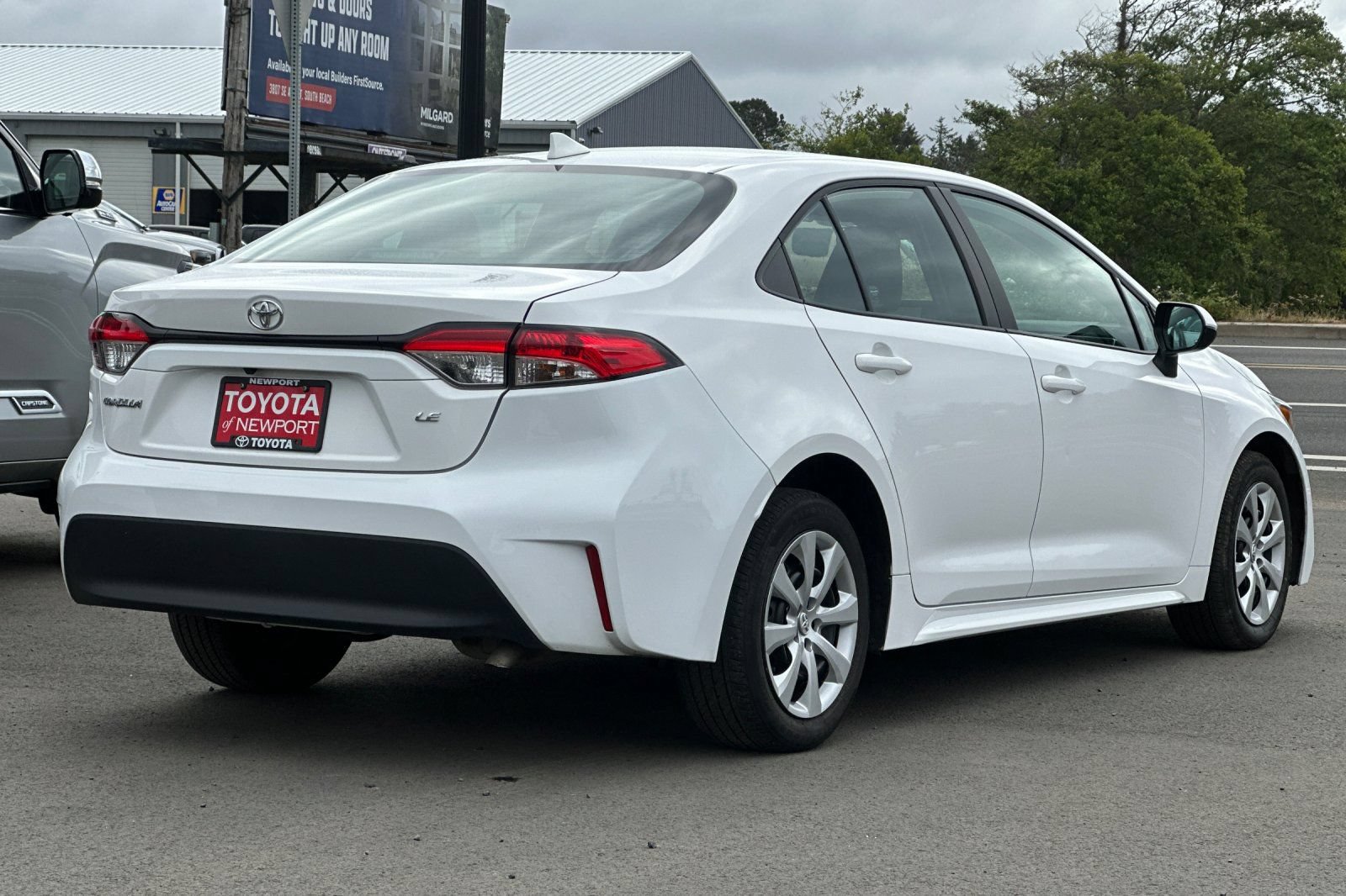 Used 2023 Toyota Corolla LE FWD image 4