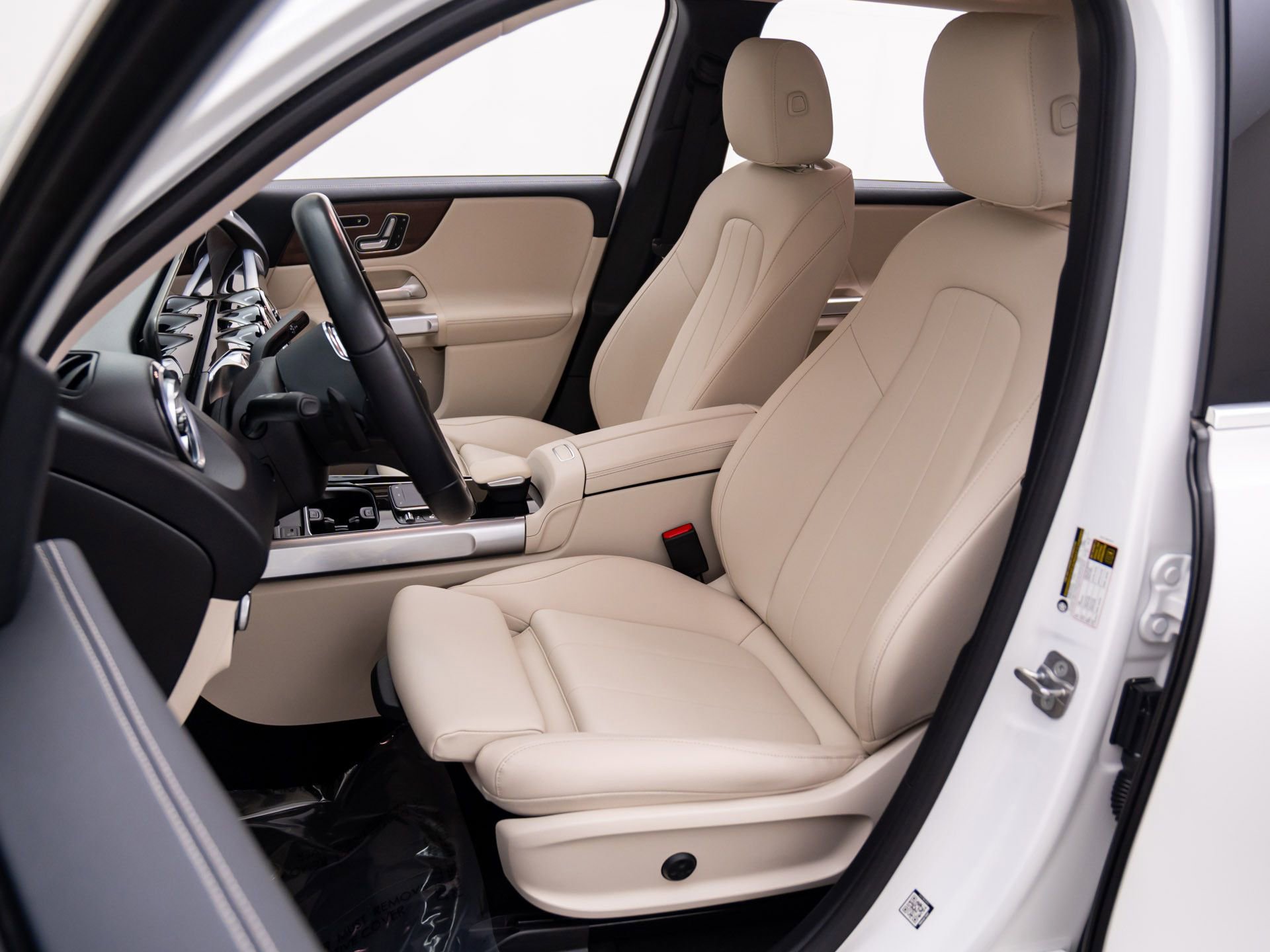 Used 2023 Mercedes-Benz EQB 300 4MATIC w/ Exclusive Package image 17