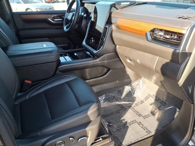 Used 2025 GMC Yukon Denali w/ Advanced Technology Package AWD/4WD image 28