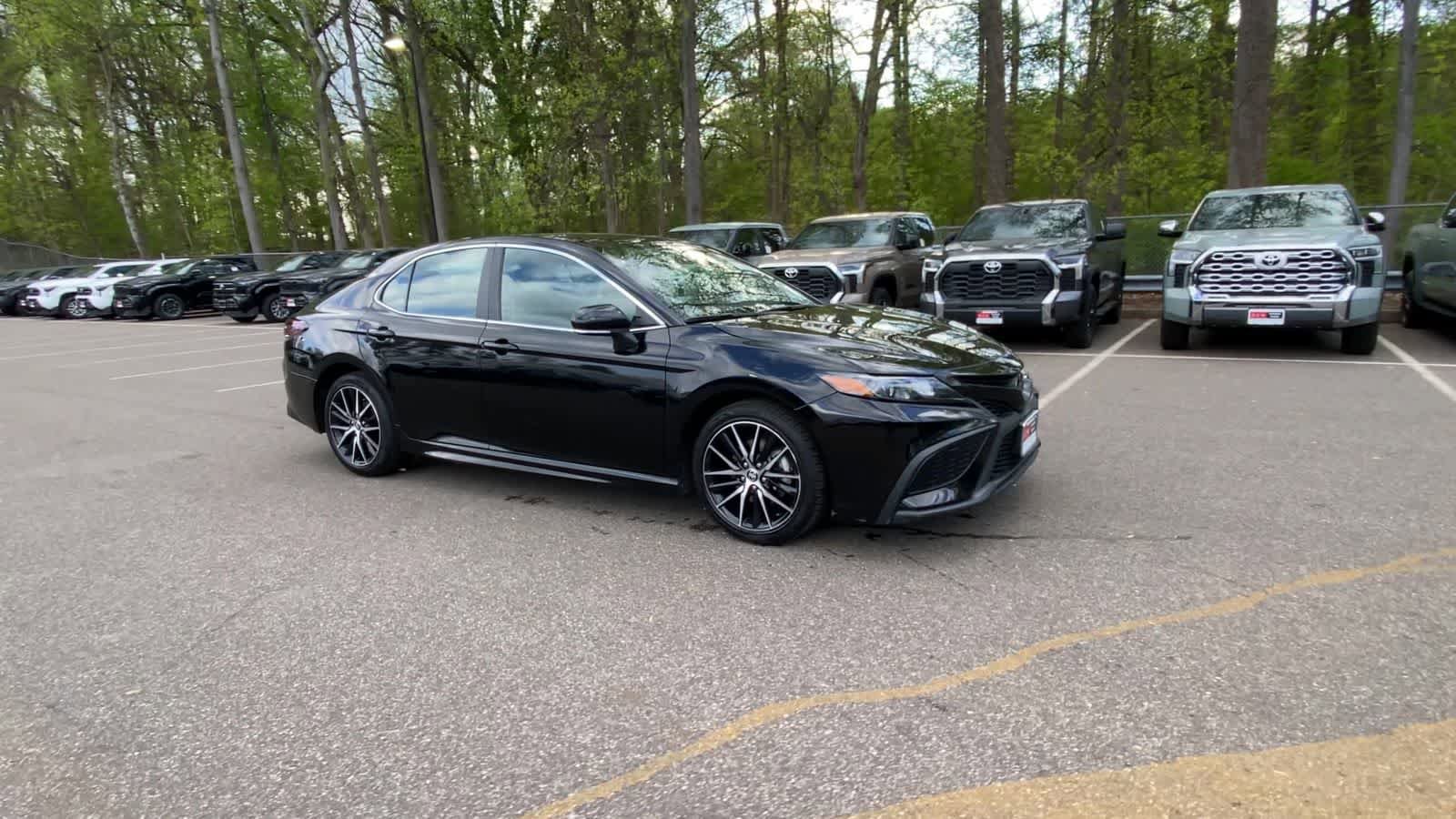 Used 2024 Toyota Camry SE FWD video 2