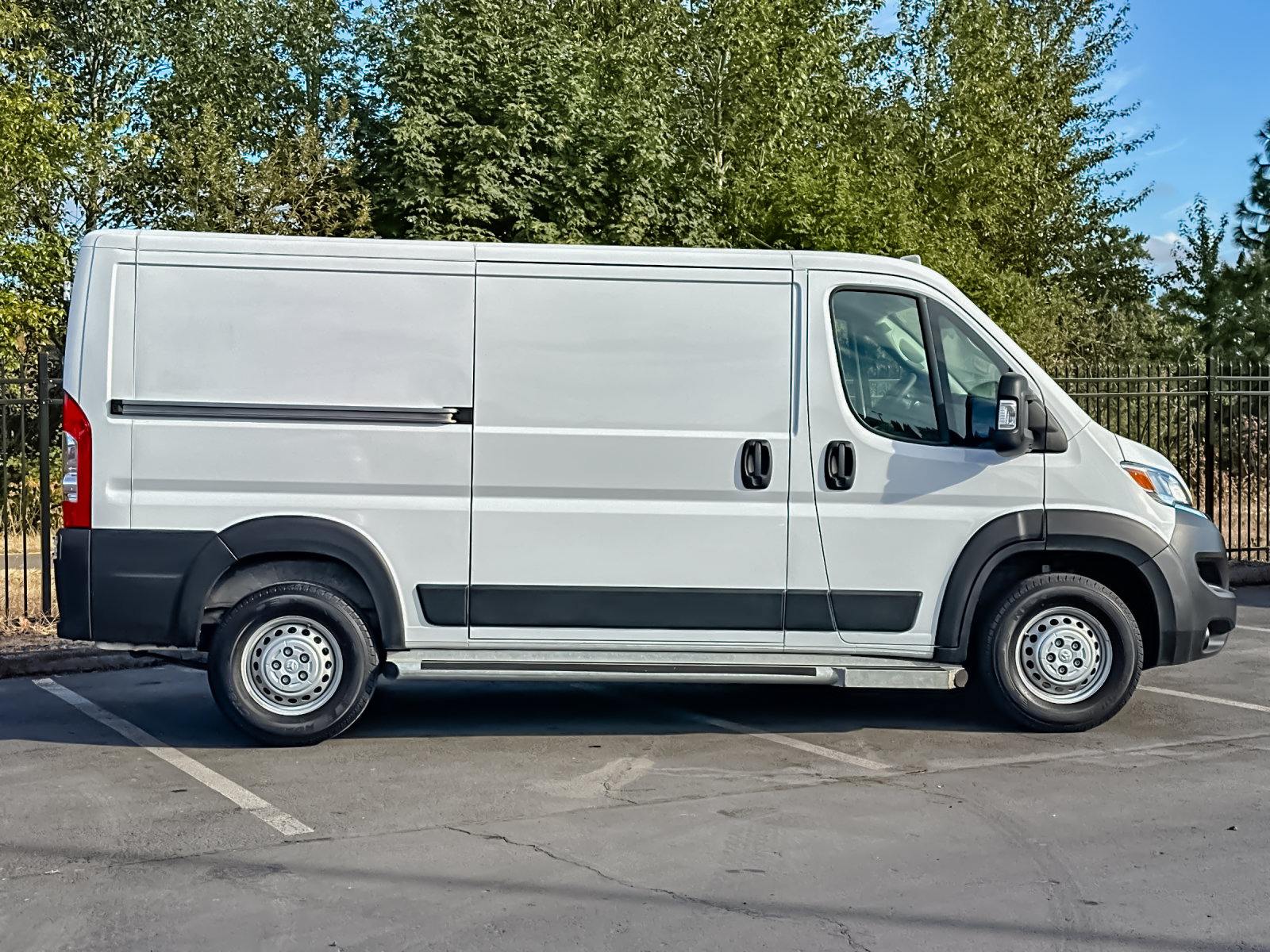 Used 2025 RAM ProMaster 2500 w/ U-Haul Equipment Group FWD image 3