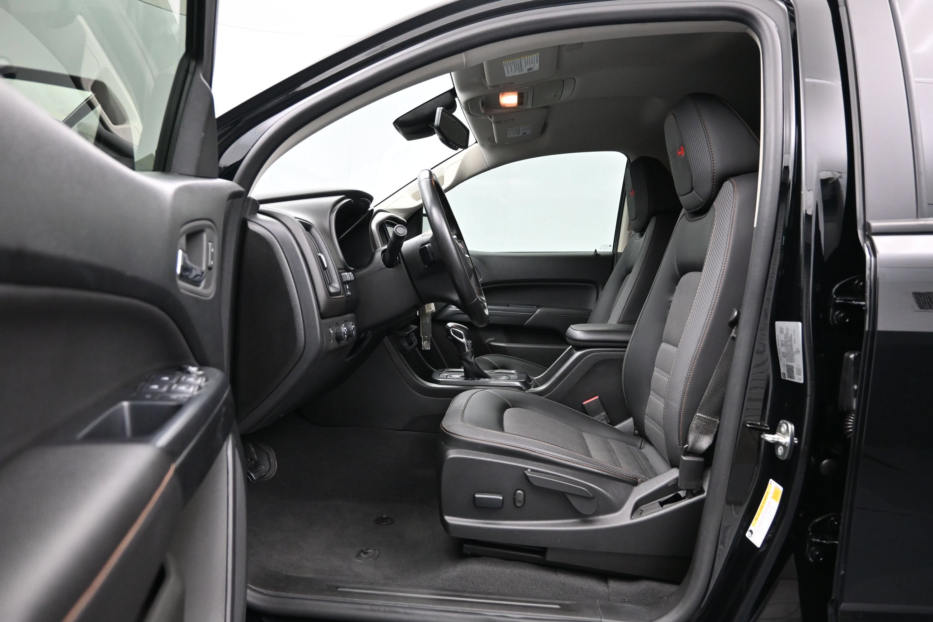 Used 2022 GMC Canyon AT4 w/ Driver Alert Package AWD/4WD image 9