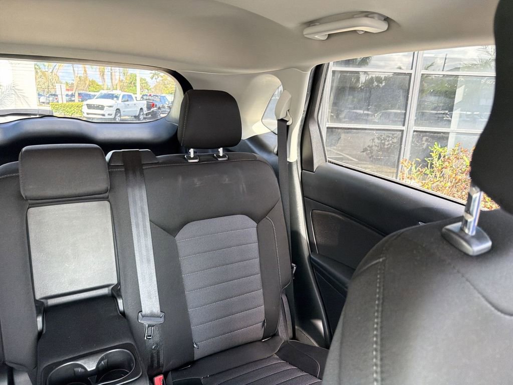 Used 2019 Ford Edge SE image 15