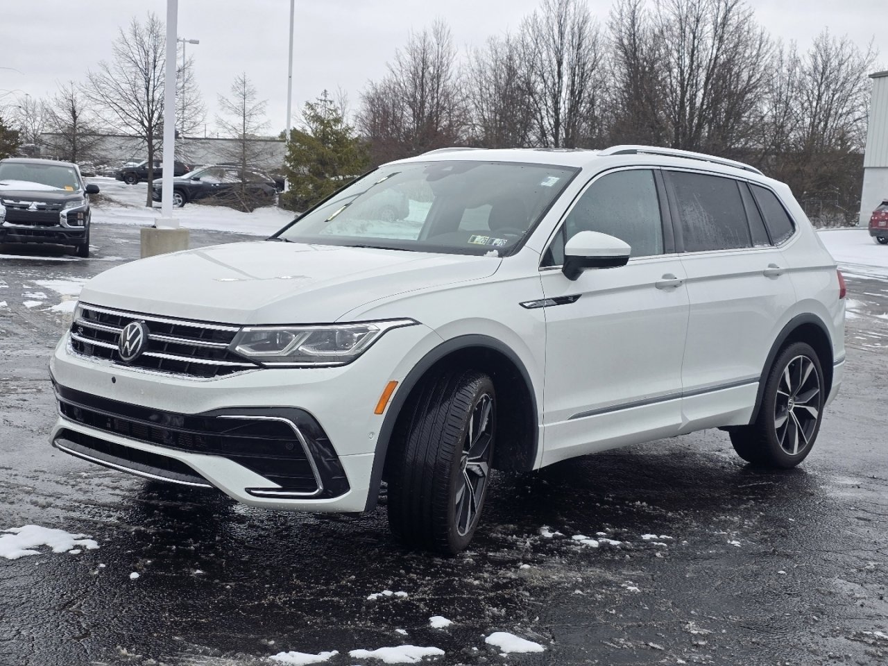 Used 2022 Volkswagen Tiguan SEL R-Line image 3