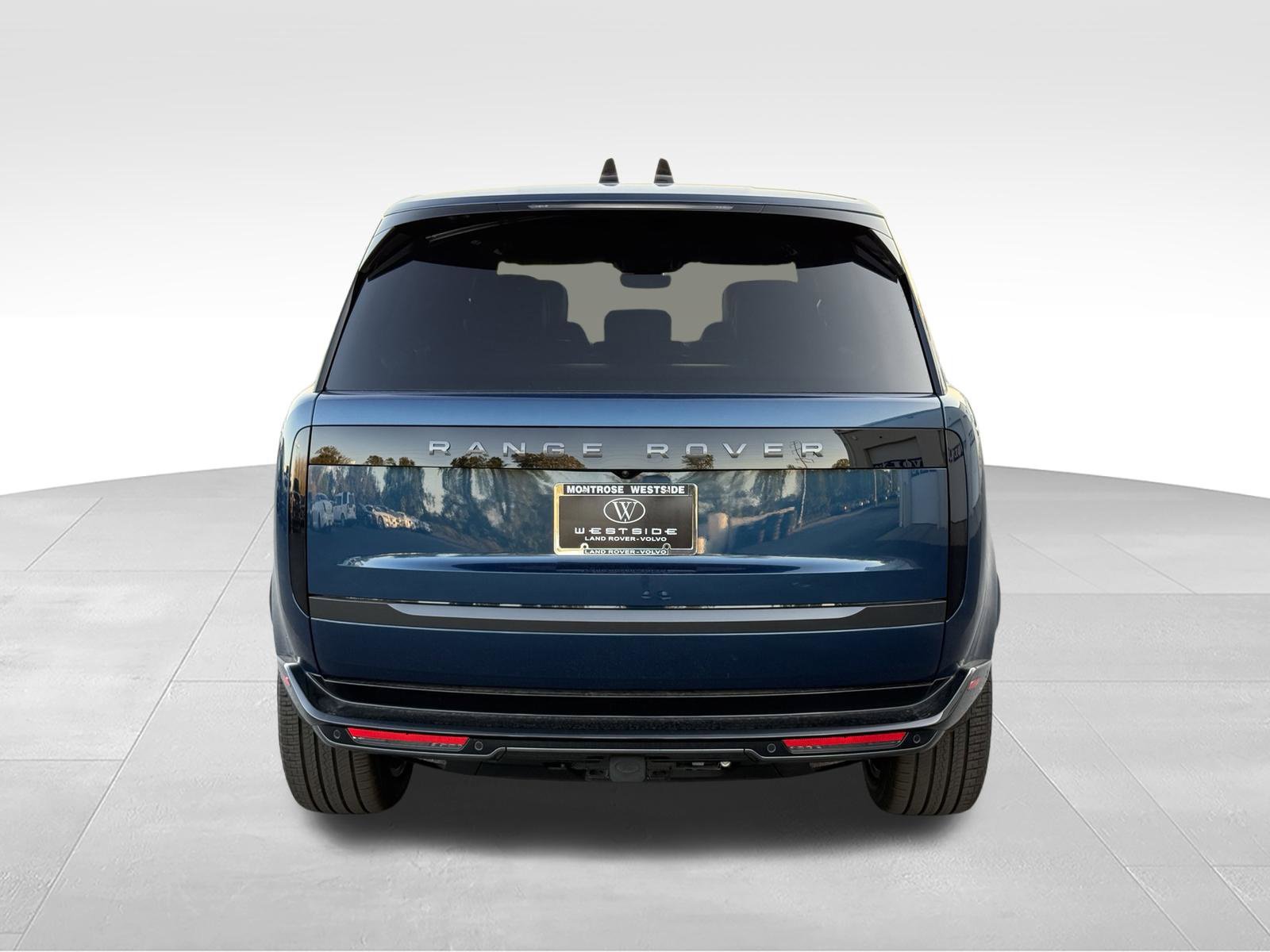 New 2027 Land Rover Range Rover Long Wheelbase SE AWD/4WD image 4