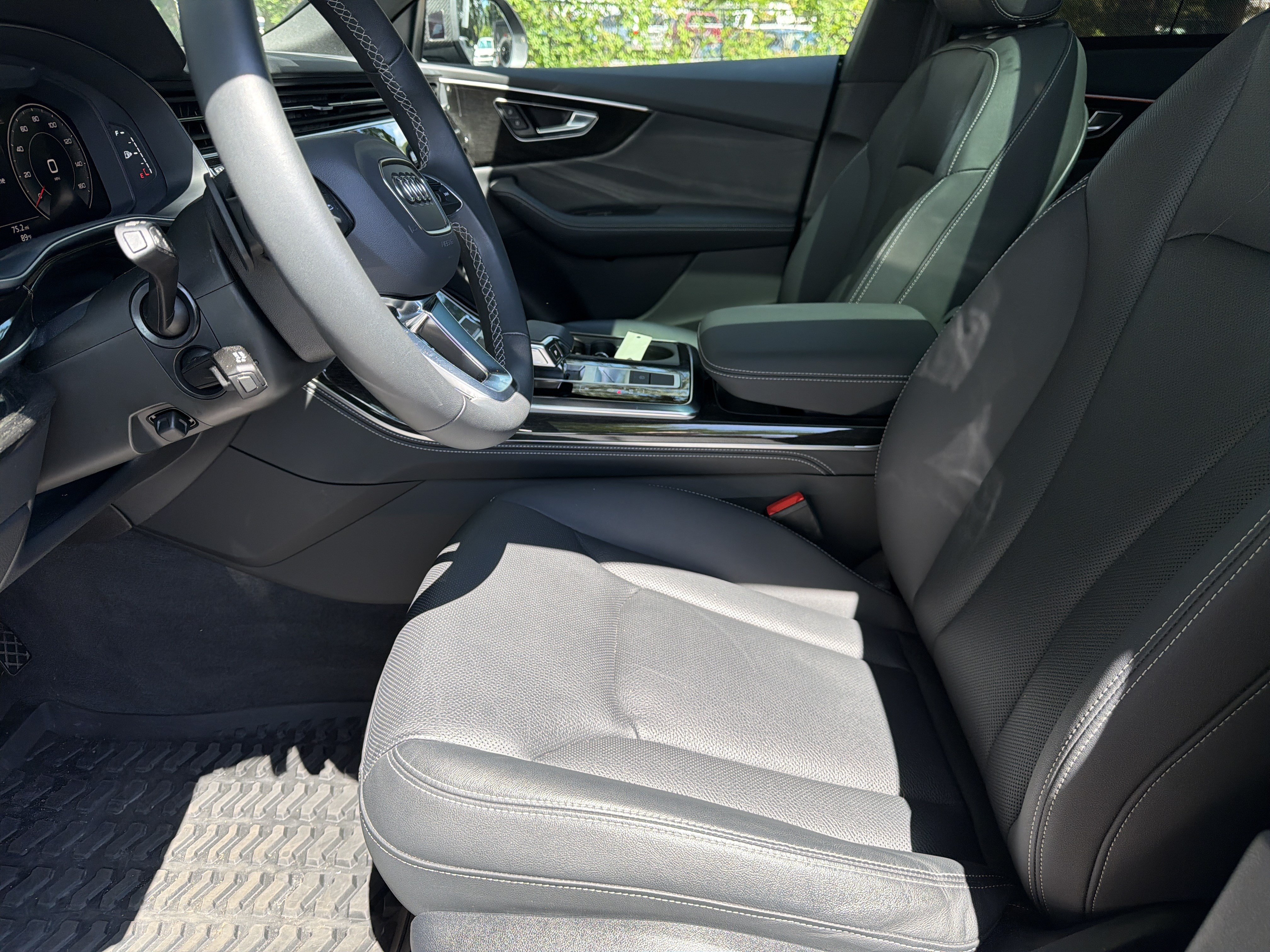 Used 2023 Audi Q8 Premium Plus AWD/4WD image 16