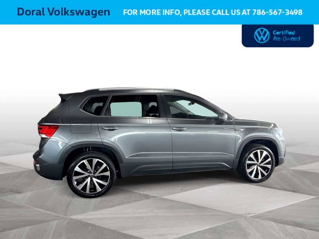 Certified 2024 Volkswagen Taos SE image 9