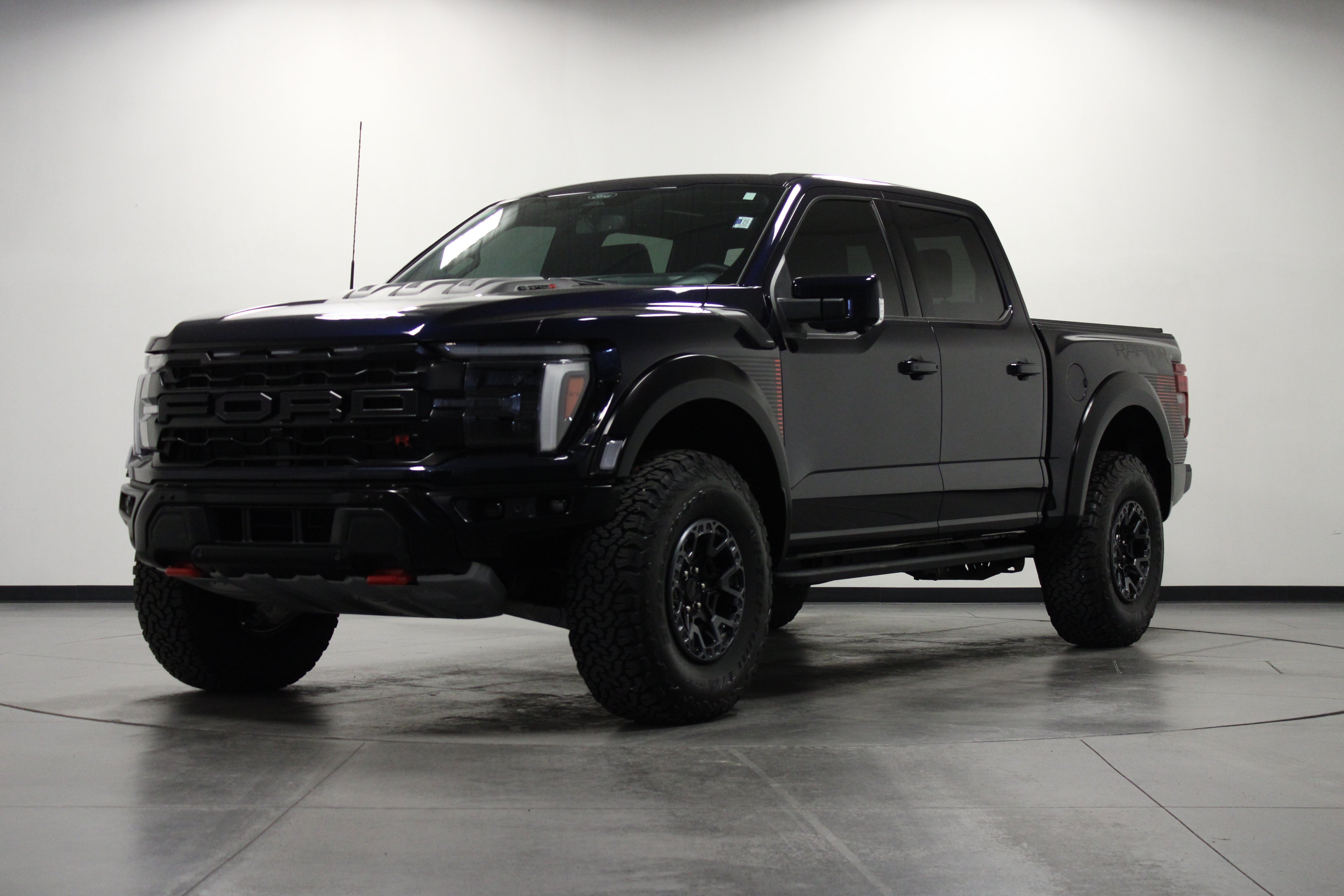 Used 2025 Ford F150 Raptor w/ Equipment Group 803A Raptor R AWD/4WD image 8