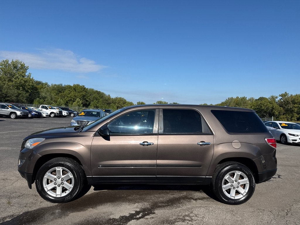 Used 2007 Saturn Outlook XE w/ Advanced Audio Pkg FWD image 1