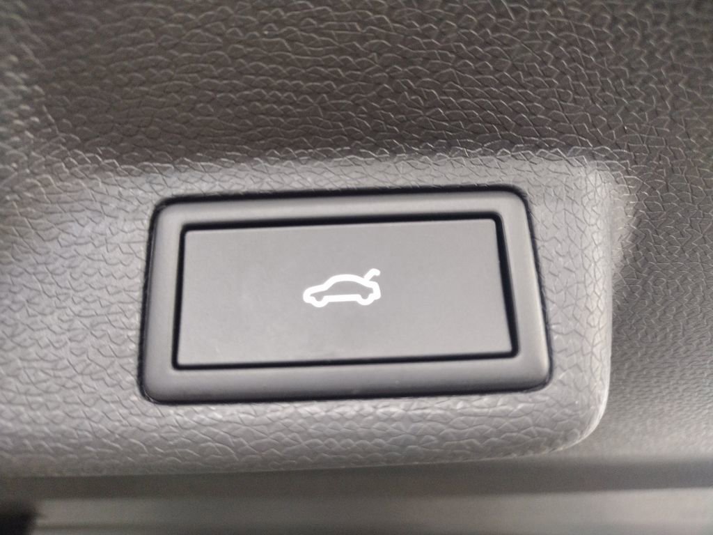 New 2025 Volkswagen ID. Buzz 1st Edition image 24