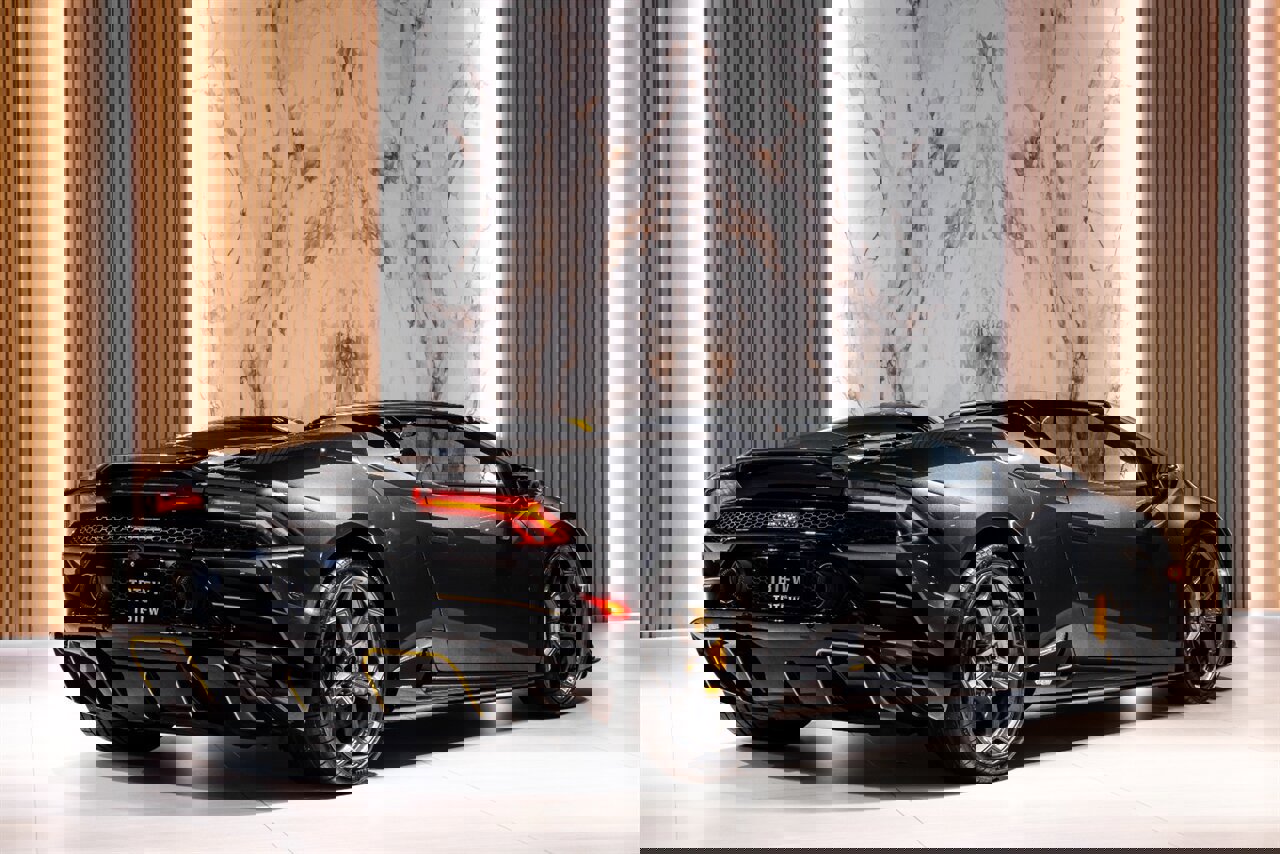 Used 2023 Lamborghini Huracan EVO image 2