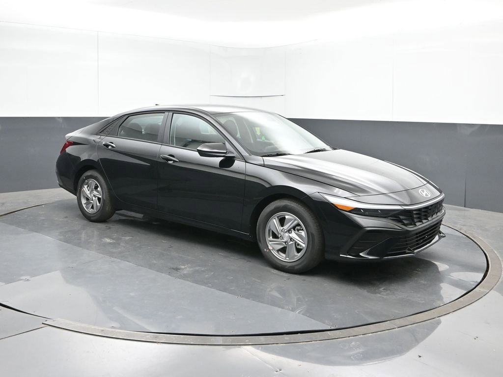 New 2026 Hyundai Elantra SE FWD image 7