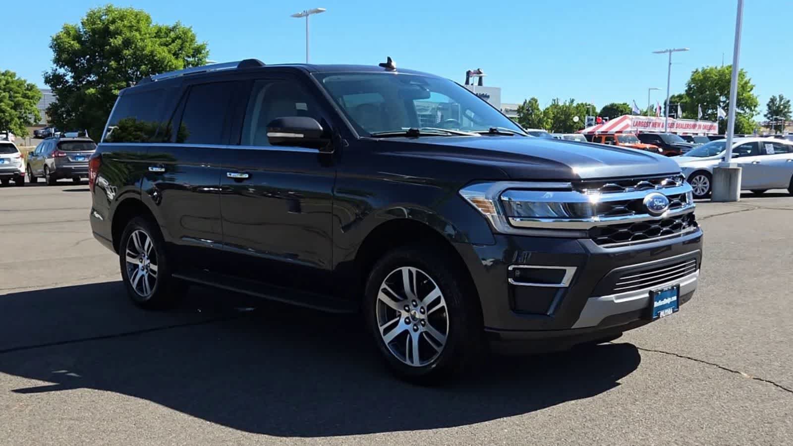 Used 2024 Ford Expedition Limited AWD/4WD image 2