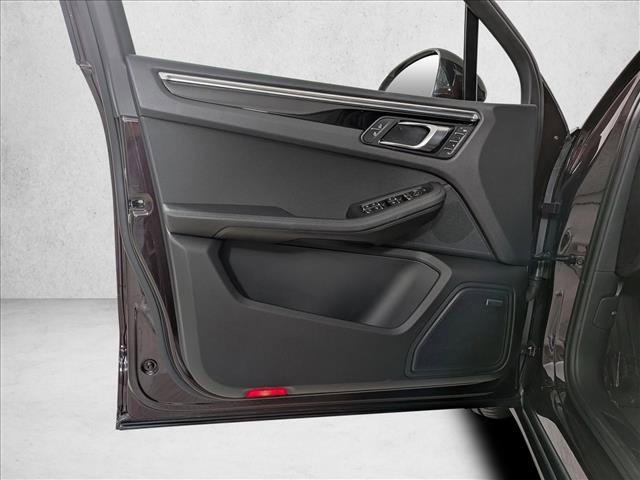 Certified 2025 Porsche Macan AWD/4WD image 13
