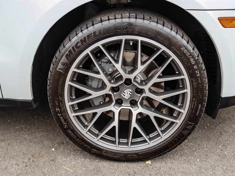 Used 2021 Porsche Macan S AWD/4WD image 12