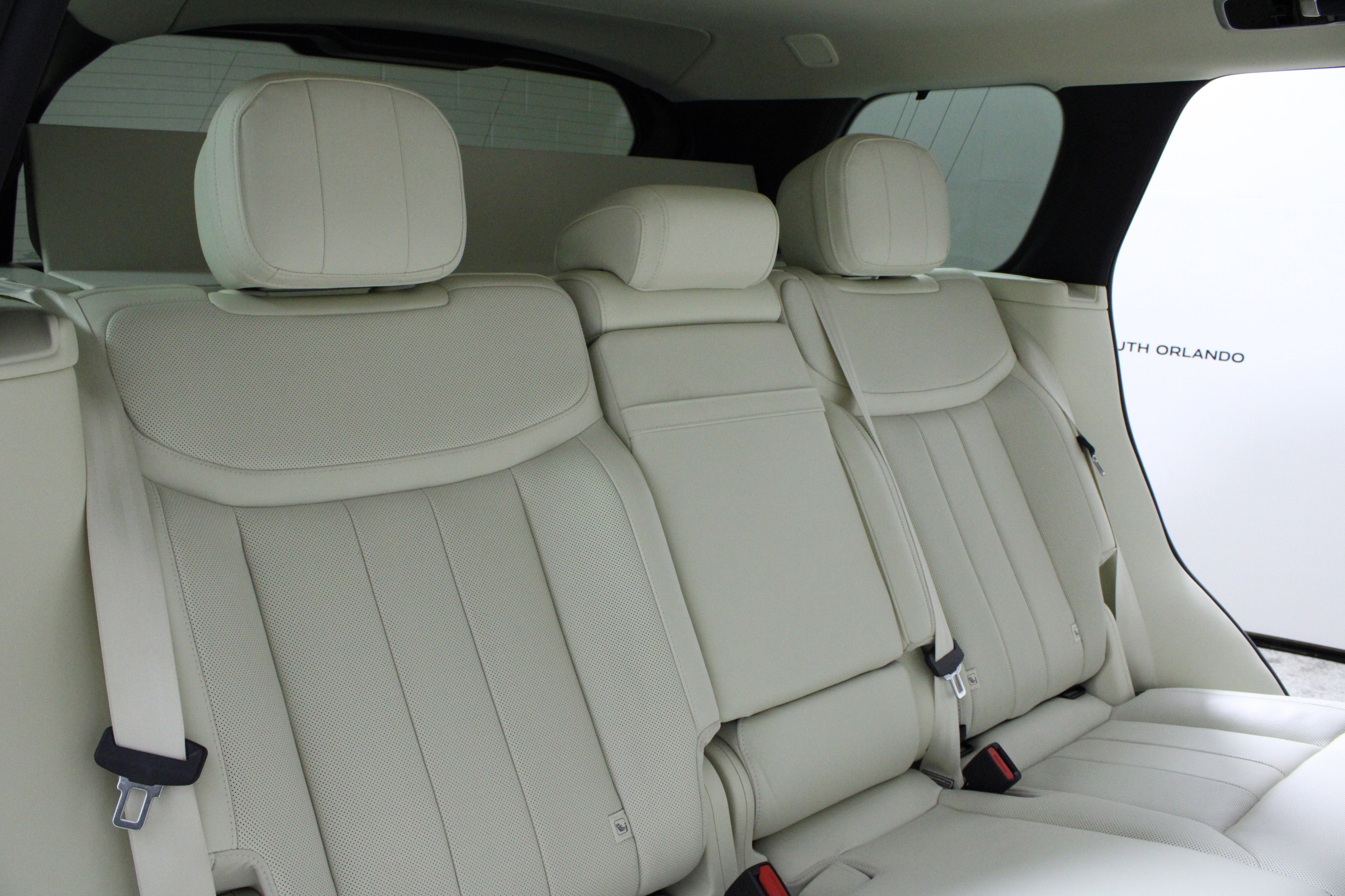 Used 2024 Land Rover Range Rover SE image 13