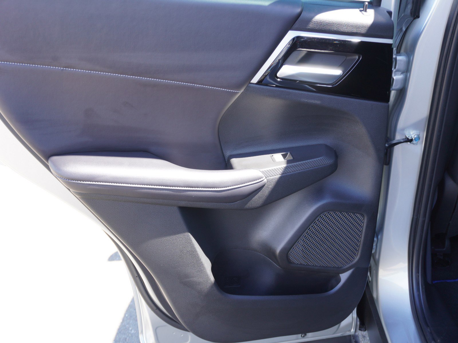 Used 2023 Mitsubishi Outlander SE image 13