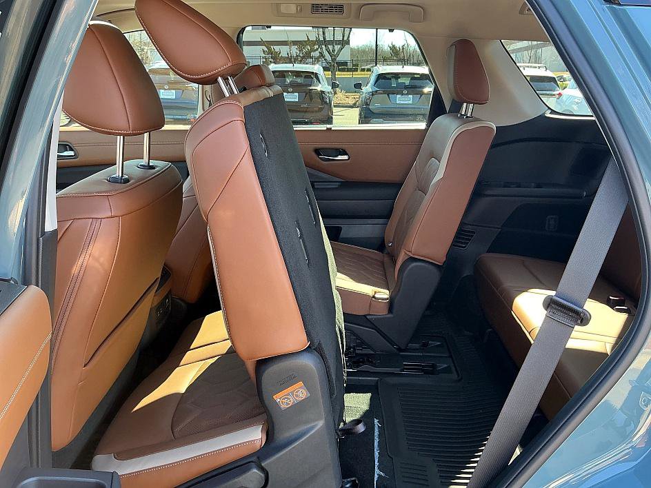 New 2026 Nissan Pathfinder Platinum image 25