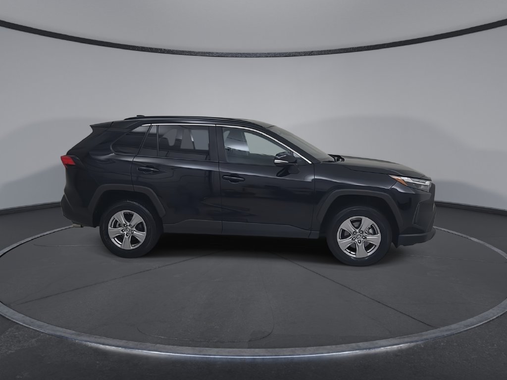Used 2025 Toyota RAV4 XLE AWD/4WD image 18