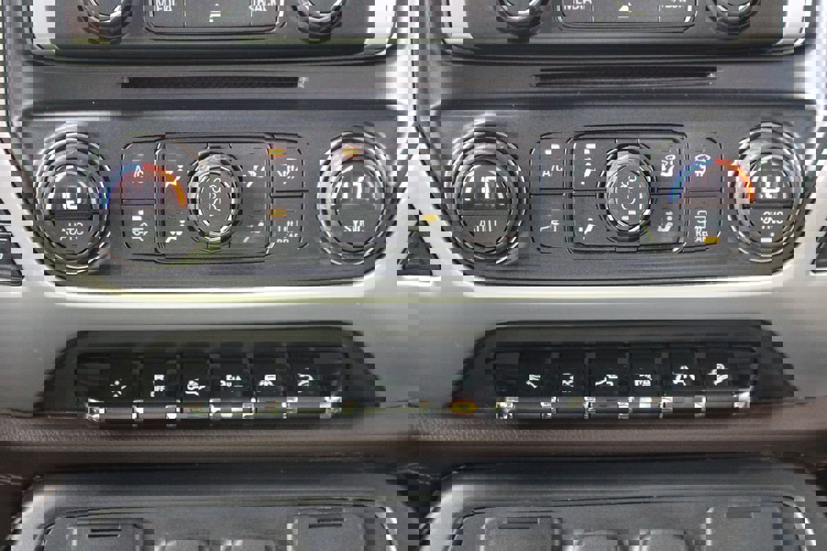 Used 2017 GMC Sierra 1500 SLT image 26