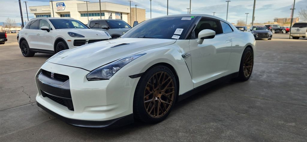 Used 2009 Nissan GT-R Premium image 2