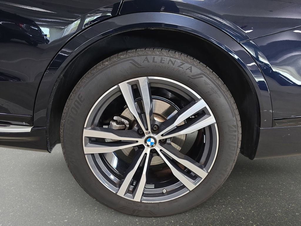 Used 2024 BMW X7 xDrive40i w/ M Sport Package AWD/4WD image 32