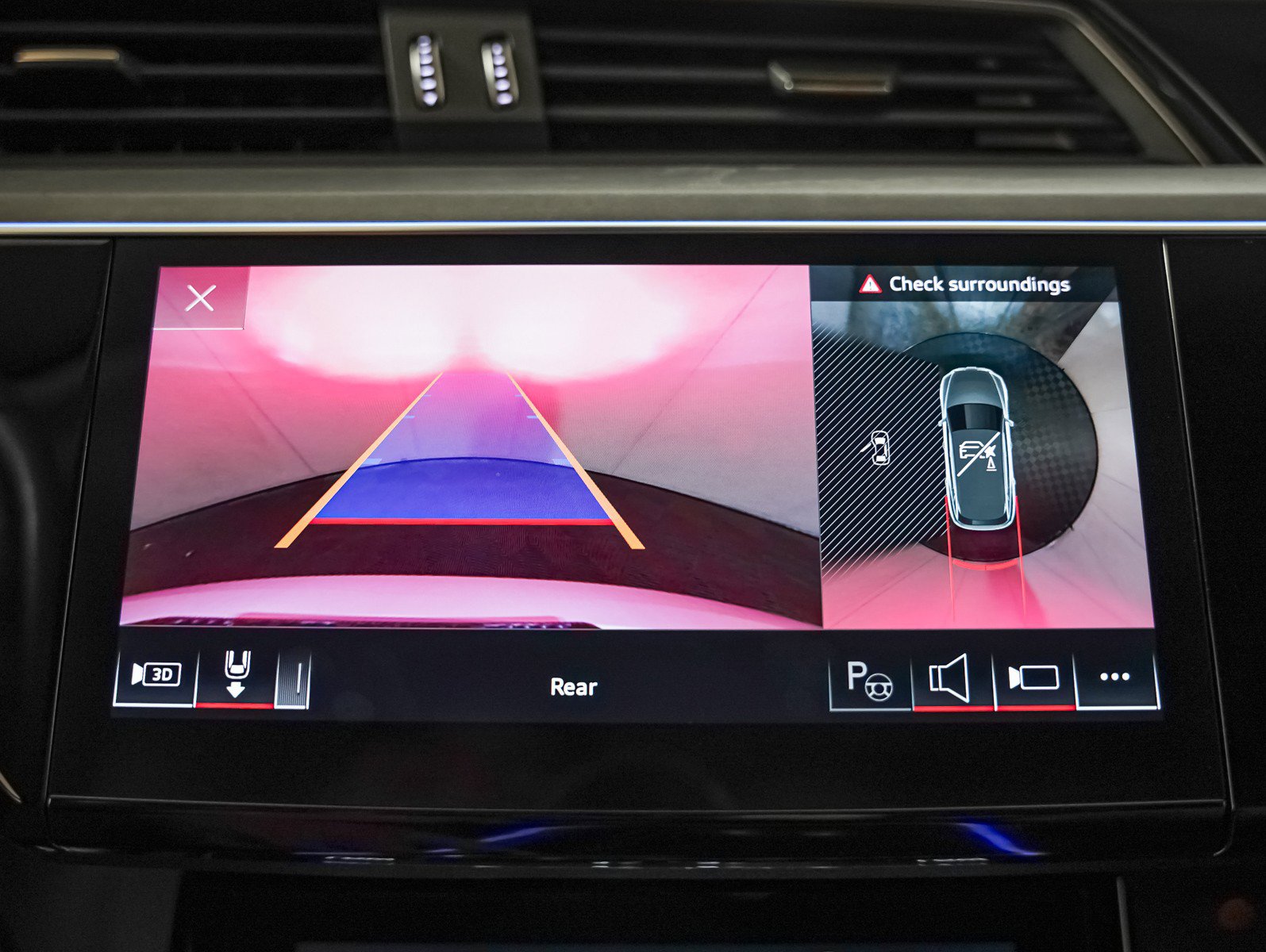 Used 2024 Audi Q8 e-tron Prestige w/ Prestige Package image 22