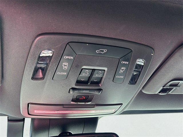 Used 2024 Toyota Sienna XLE Woodland Edition image 27