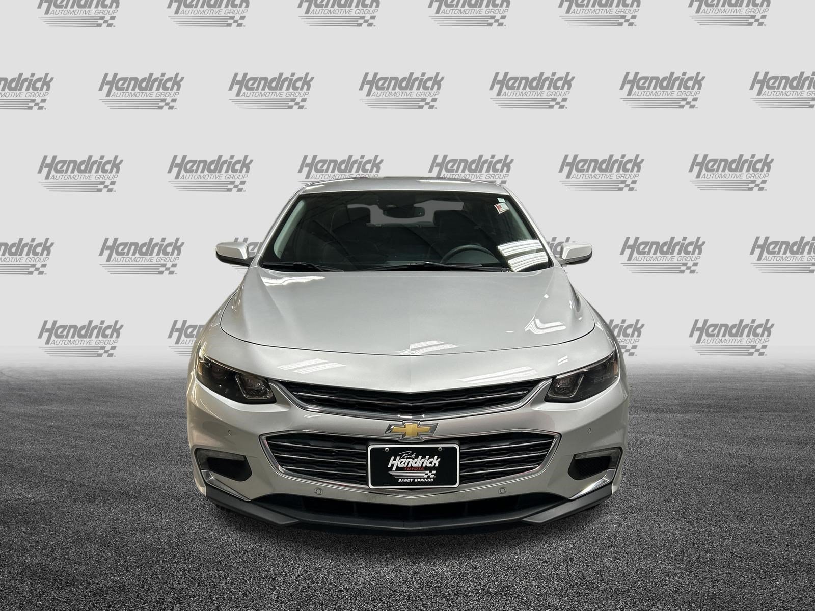 Used 2017 Chevrolet Malibu LT w/ Leather Package FWD image 3
